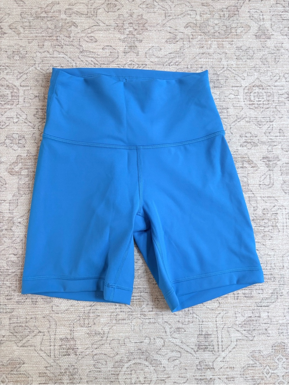 lululemon athletica High-Rise Wunder Train bike shorts in Poolside, size 4